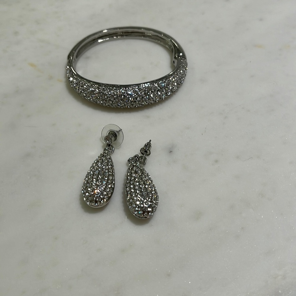 Woman’s bracelet set